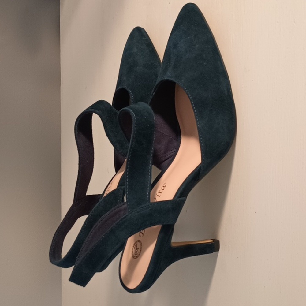 Bella Vista navy Arabella heels New in Box